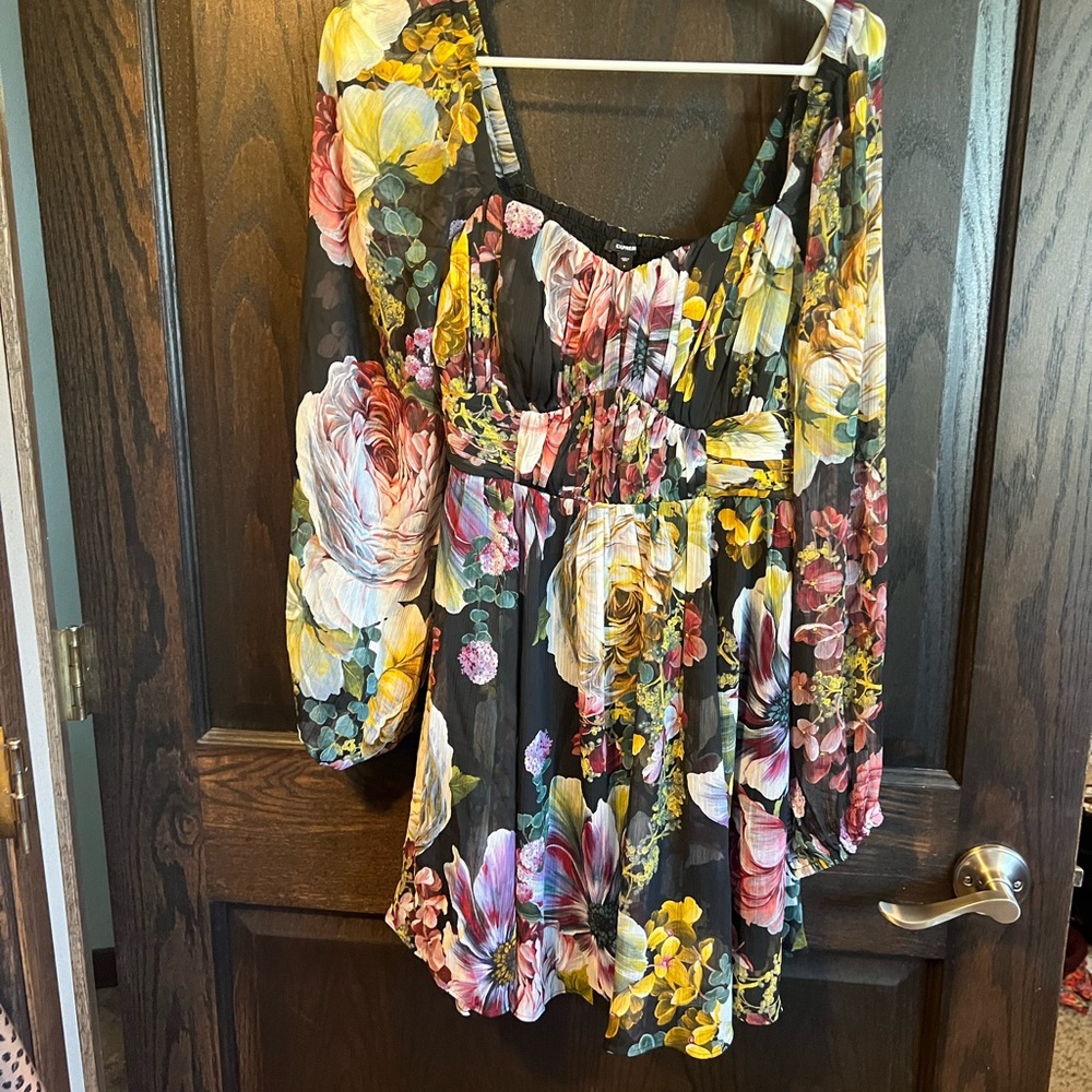 Beautiful corset-style express dress